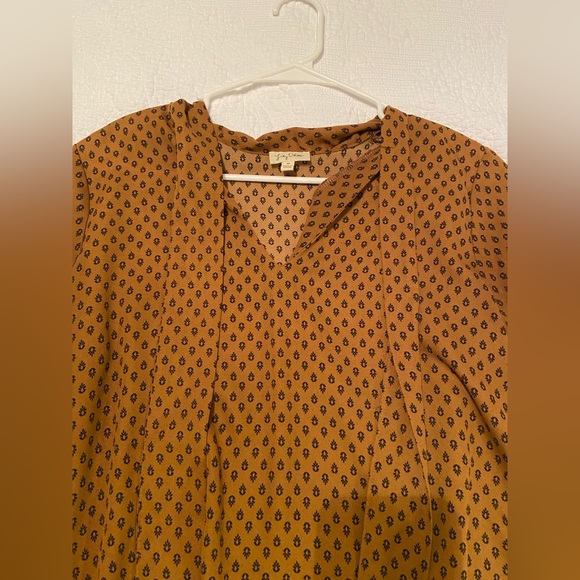 Mustard colored blouse - Picture 3 of 5